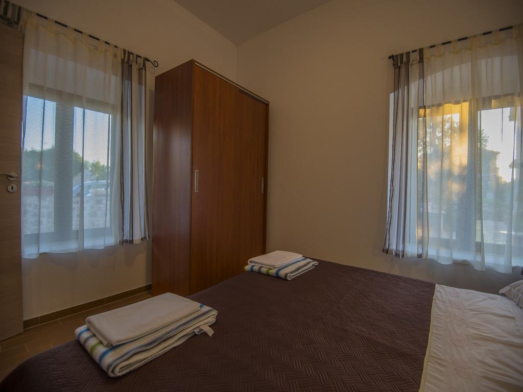 Apartments Punta Starigrad Paklenica Eksteriør billede