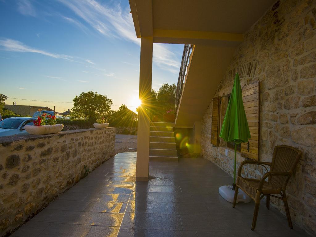 Apartments Punta Starigrad Paklenica Eksteriør billede